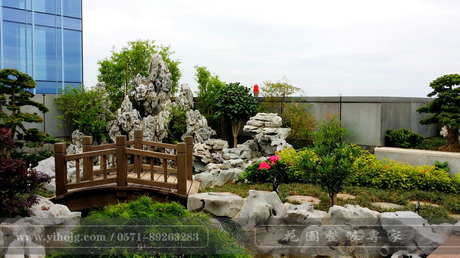 藍(lán)色錢江屋頂假山水溪景觀設(shè)計(jì)｜私家屋頂花園景觀設(shè)計(jì)｜露臺花園景觀綠化施工